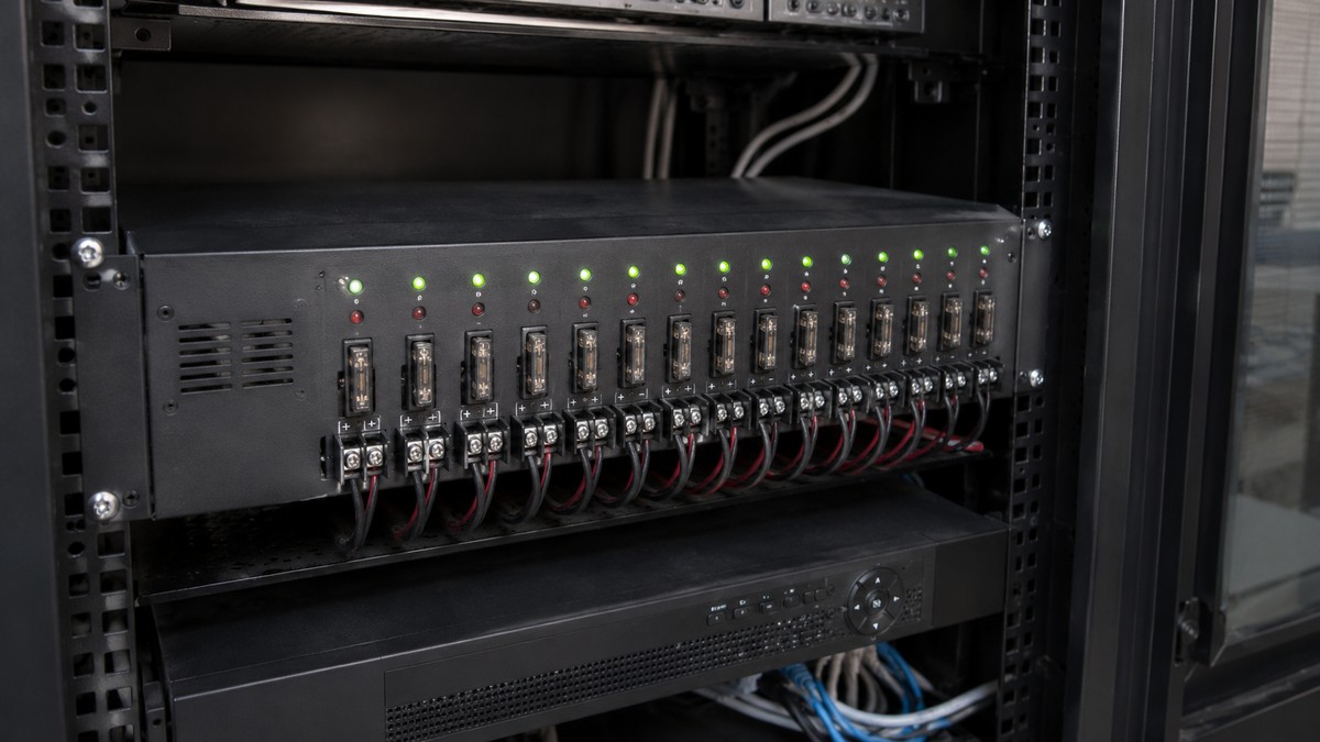 Rack-mounted CCTV power supply with fused output terminals and status LEDs