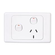 2000 Series
Single Switch Socket Outlet
250V, 10A, Removable Extra Switch | White Electric
