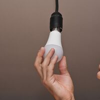 Brilliant 7W A60 ES LED Dimmable Globe