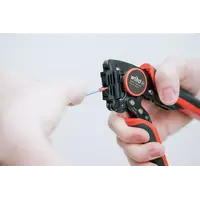 Crimp tool automatic