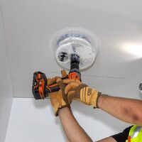 Adjustable Hole Saw with Auto-Set Arms