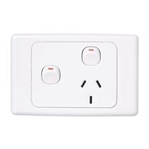 2000 Series
Single Switch Socket Outlet
250V, 10A, Removable Extra Switch | White Electric