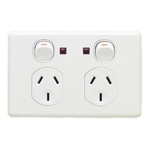 Classic C2000 Series, Twin Switch Socket Outlet, Classic, 250V, 10A, Indicator - White Electric