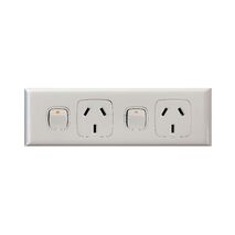 Excel - Horizontal skirting powerpoint 2 gang 10A 240V a.c. with busbar link white
