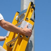 Ladder Pole Mount for Gorilla Fibreglass Extension Ladders | Pivoting Brace & Rubberised Grip | Secure Fastening by Gorilla Hartman