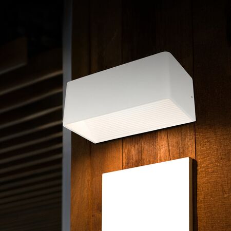 Brilliant Lila White LED Wall Light Brilliant Lila White LED Wall Light