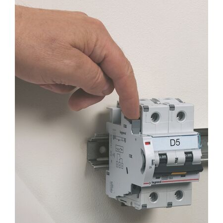 Auxiliary Changeover Switch DX3 - 6A - 250V a.c. - Contact Position - 0.5 Module
