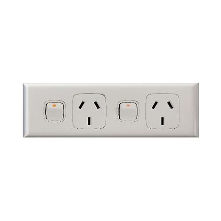 Excel - Horizontal skirting powerpoint 2 gang 10A 240V a.c. with busbar link white