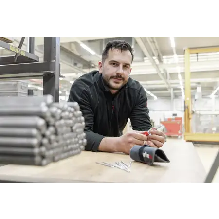 Screwdriver with interchangeable blade set SYSTEM 4