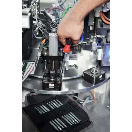 Screwdriver with interchangeable blade set SYSTEM 6