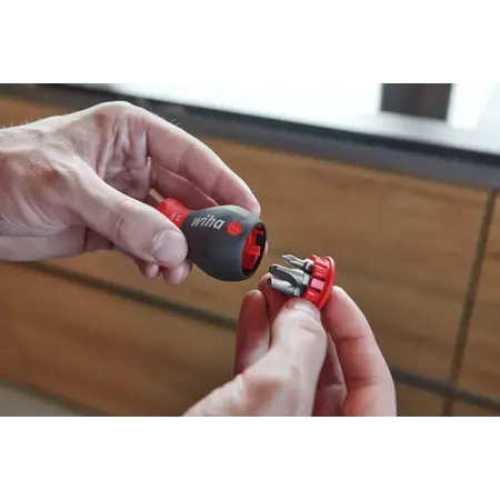 Screwdriver with bit magazine magnetic Screwdriver with bit magazine magnetic