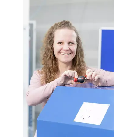 Screwdriver with bit magazine magnetic