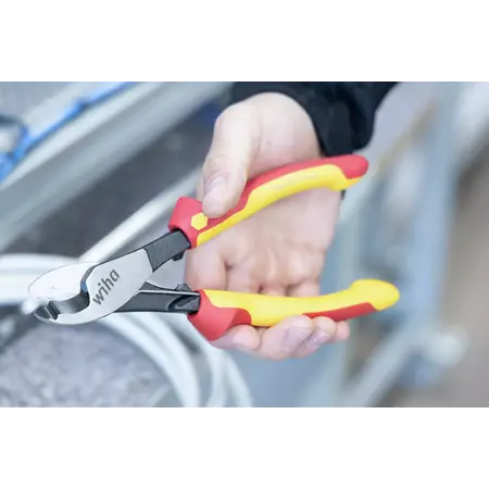 Industrial electric cable cutter 210 mm | x