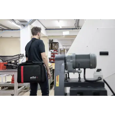 Tool set service technician