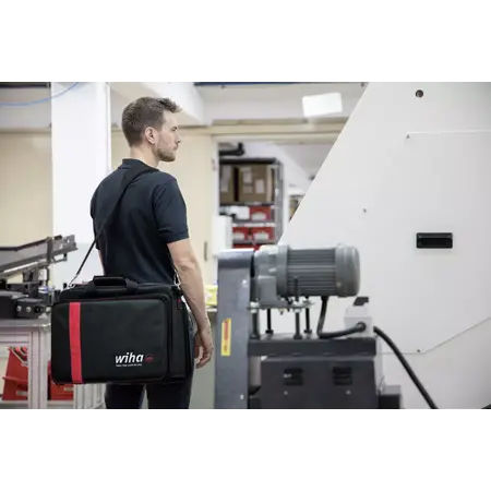 Tool set service technician