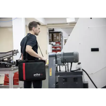 Tool set service technician