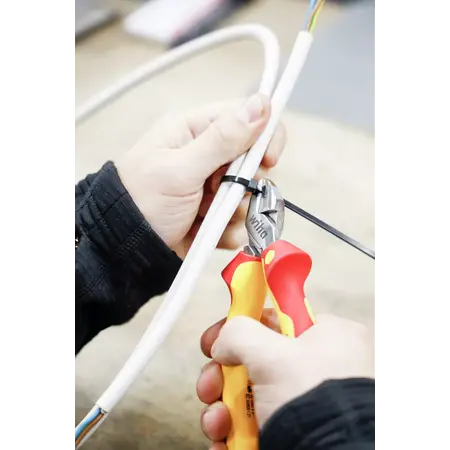 Professional electric diagonal cutters with DynamicJoint® 140 mm | x