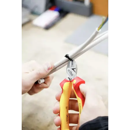 Professional electric diagonal cutters with DynamicJoint® 140 mm | x