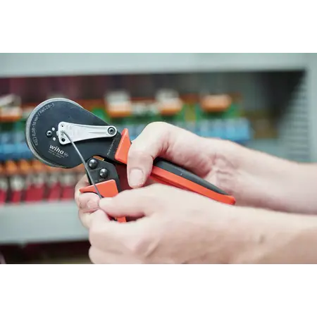 Crimp tool automatic