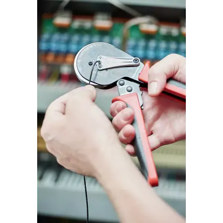 Crimp tool automatic