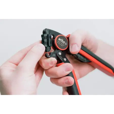 Crimp tool automatic