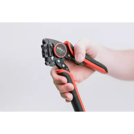 Crimp tool automatic