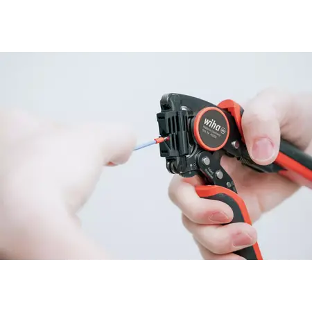 Crimp tool automatic