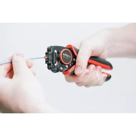 Crimp tool automatic