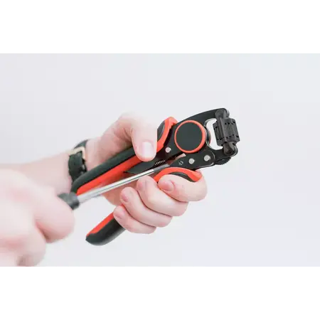 Crimp tool automatic