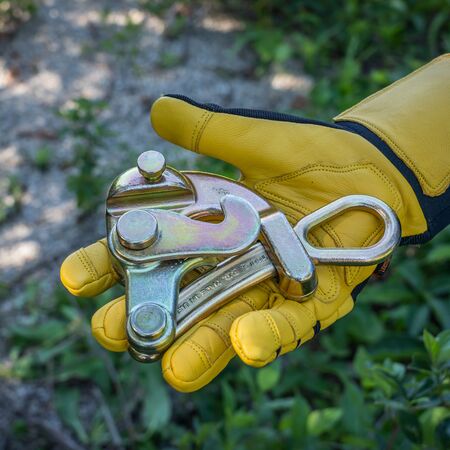 Haven's™ Grip with Swing Latch