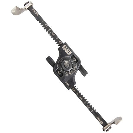 Adjustable Hole Saw with Auto-Set Arms