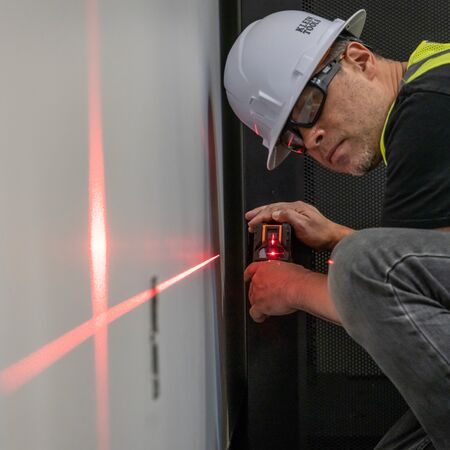 Laser Level, Self-Levelling Red Cross-Line Level and Red Plumb Spot