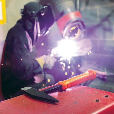 Welder's Chipping Hammer, Heat-Resistant Handle, 283 g, 18 cm