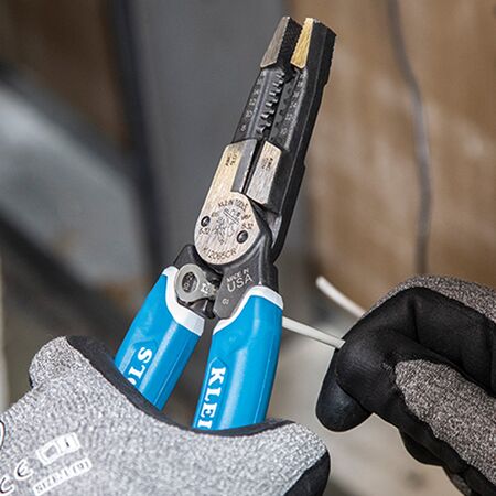 Klein-Kurve™ Heavy-Duty Wire Stripper / Cutter / Crimper Multi Tool, 8-20 AWG