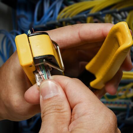 Data Cable Crimping Tool for Pass-Thru™, Compact