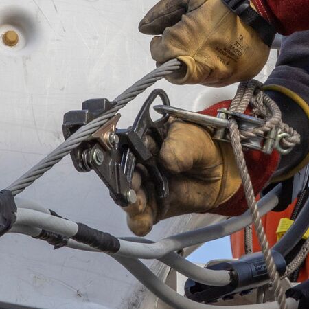 Wide-Range Distribution Grip