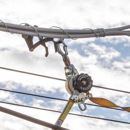 Wide-Range Distribution Grip