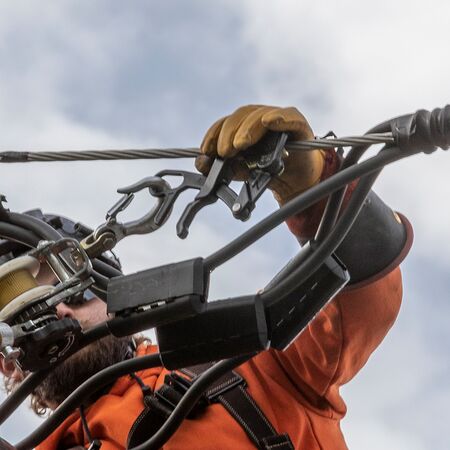 Wide-Range Distribution Grip