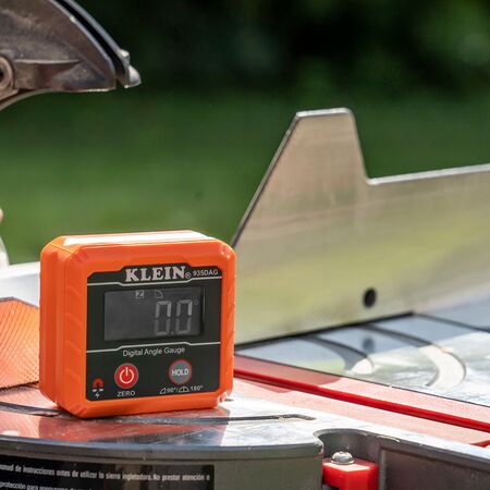 Digital Angle Gauge and Level