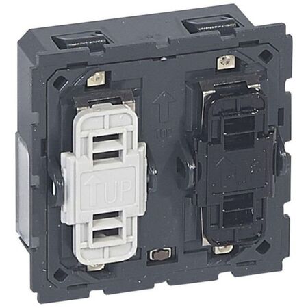 Céliane 2 module flush mounted control with reduced
thickness with 3 pushbuttons.