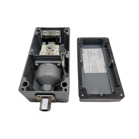 Allen-Bradley 836C3J Pressure Control Switch with Enclosure