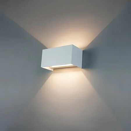 WALL LIGHT BK 4X5W TC 240V